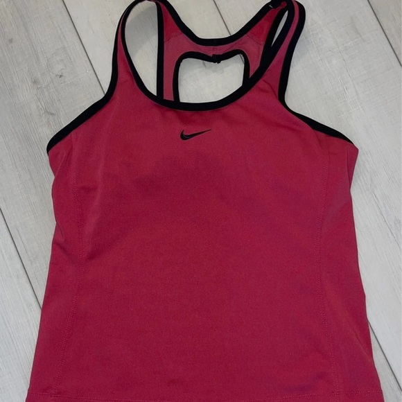 Nike Tops - Nike tanktop